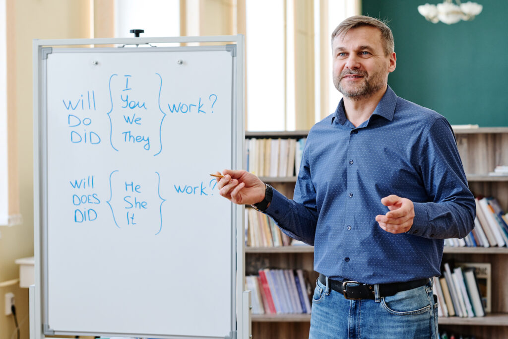 Zapamiętywanie słówek bez stresu: praktyczne metody na efektywną naukę